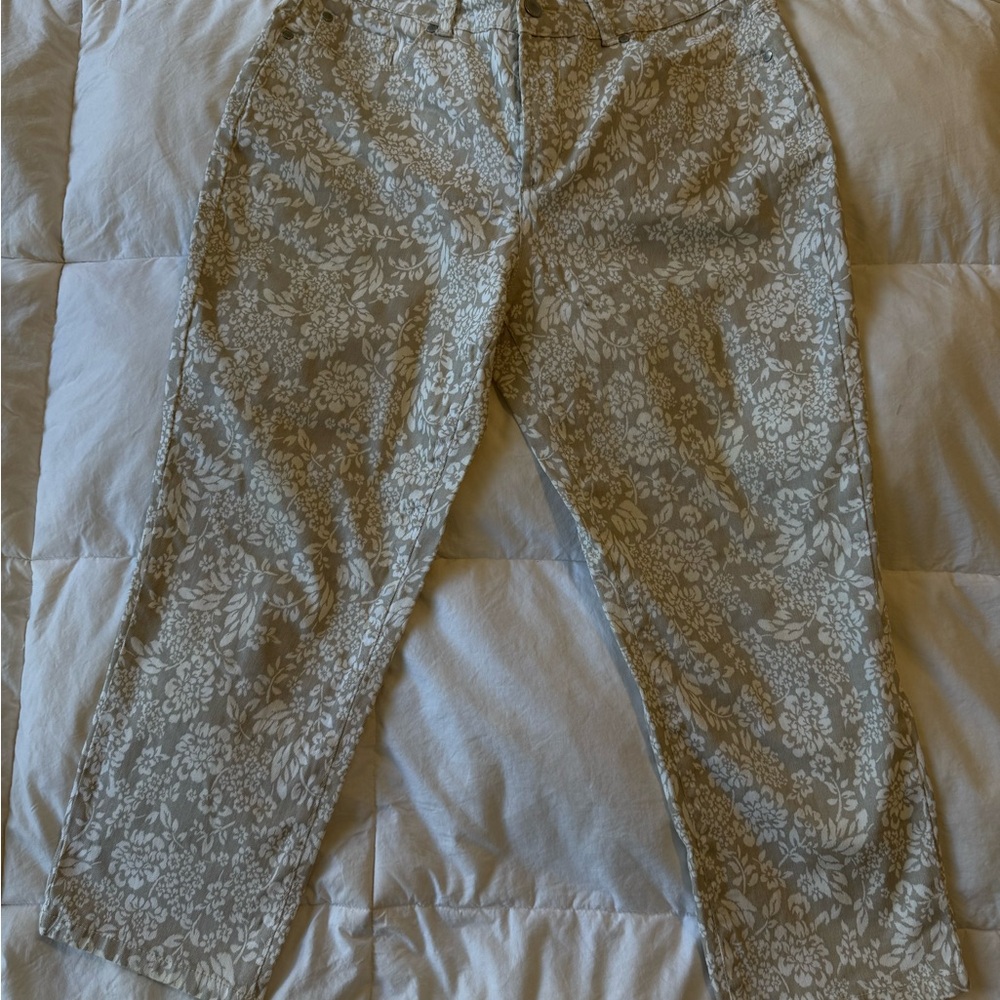 Charter Club Gray Floral Women's Cropped Jeans